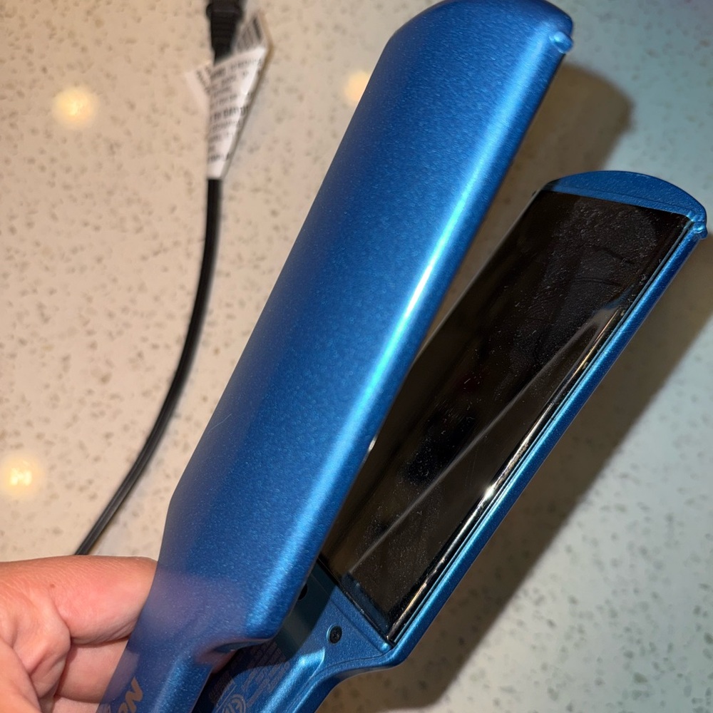 BaBylissPRO Nano Titanium Hair Straightener - Blue - Picture 6 of 7
